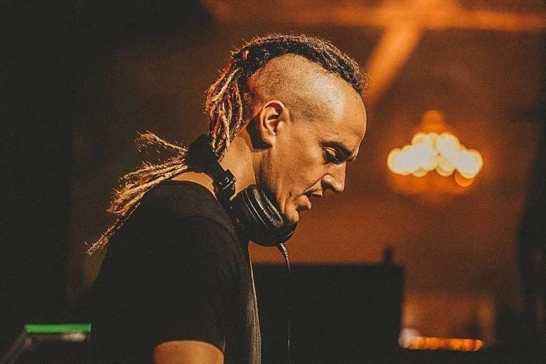 SOIRÉE APRESENTA: DRE GUAZZELLI + MERIVA @ MOTIRÔ | DOMINGO 29.11