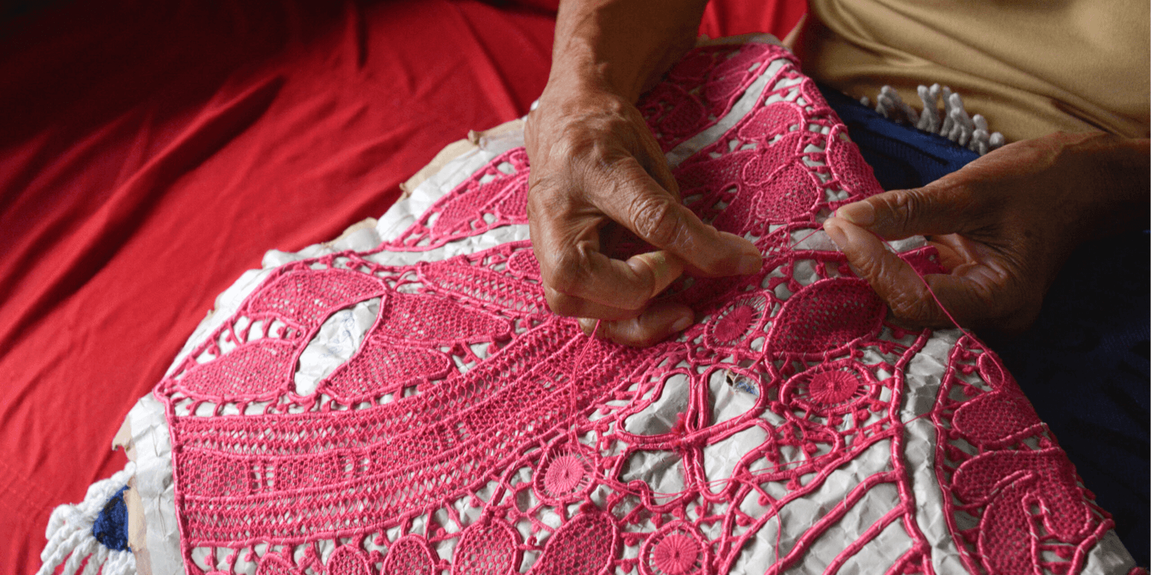 Modos de fazer, modos de viver: rendas e bordados tradicionais no Brasil